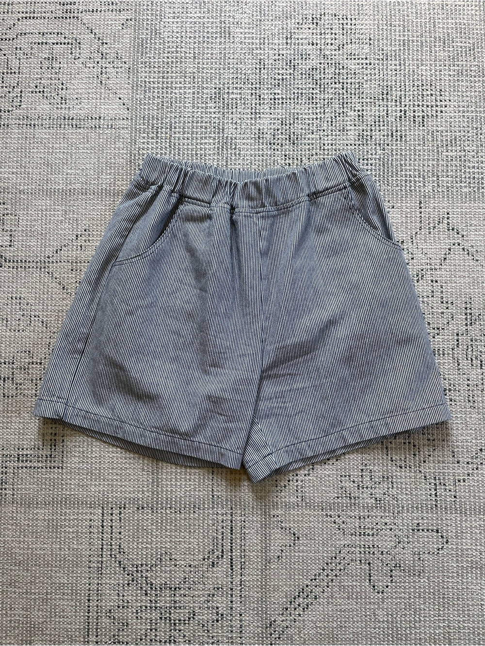Women’s Elastic-Waist Pinstripe Shorts - Gray